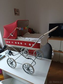 Retro kočárek pro panenky