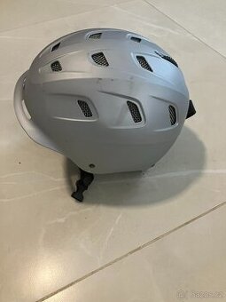 Prodám juniorskou lyžařskou helmu vel. 52-57