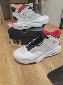 Nike Jordan Max Aura 4