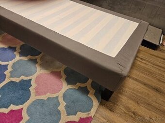 Rám postele s pružinovou matrací IKEA