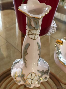 Růžový porcelán ,svícen a popelník, zn. Chodov
