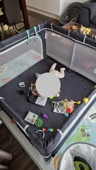 COSTWAY Skládací dětská ohrádka 124 x 124 cm