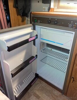 Karavanová lednice Electrolux RH275 (3-cestná) – plně funkčn