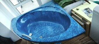 Mramorová vana a umyvadlo