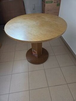 Kulatý stůl 90 cm