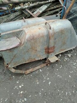 Prodám slušné blatníky na ZETOR 25-3000,-oba