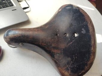 Kožené retro sedlo