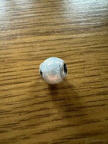 Stříbrná kulička na Pandora náramek