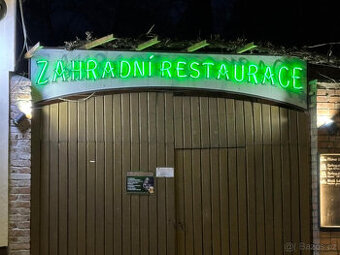 Světelná reklama zahradní restaurace