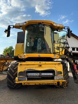 Kombajn sklízecí mlátička New Holland CR 9080
