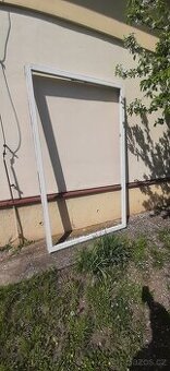 Dvoukřídlé plastové dveře s ventilací