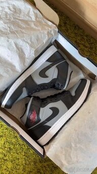 AIR JORDAN 1 MID SHADOW RED