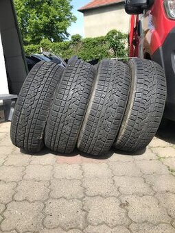 Zimní pneu 235/65/17