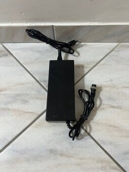 Nabíječka pro elektrokoloběžky 48V