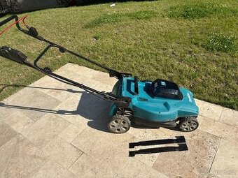 Makita 2x18V sekačka DLM 538 a křovinořez DUR368A