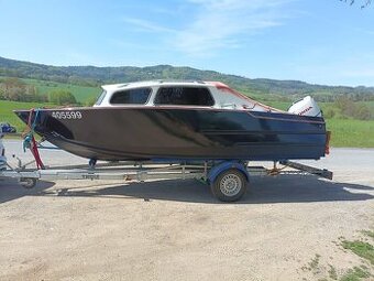 Kajutová loď CAFFE CRUISER, solární nabíjení