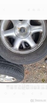 Volvo - 15" lité disky s pneu