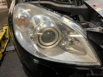 //Pravý xenon Mercedes Benz W245 //