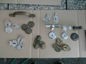 Starožitný trezor ozdoby, kování, kliky, krytky od 500 kč