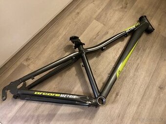 Rám Arcore Metrik 13,5" pro kola 26"