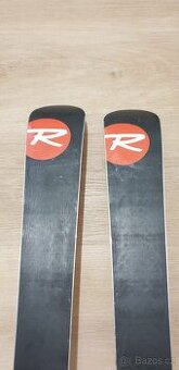 Dětské závodní lyže Rossignol GS