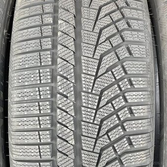 Nove Zimni pneu 245/45 R18 100V XL Sailun