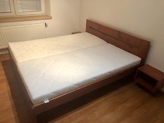 Prodám manželskou postel 180 x 200 cm z masivu