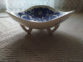 keramická mísa na nožičkách