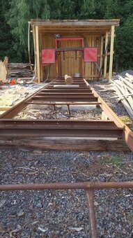 Kmenová pásová pila.