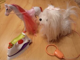 Chodící pejsek a koník, žehlička zdarma