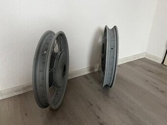 Kola na Jawa velká kyvačka