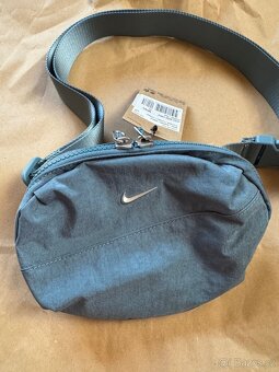 Ledvinka Nike Aura, 340,- Kč/ks
