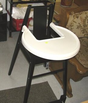 Zánovní dětská jídelní židle