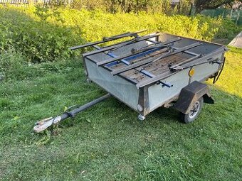 Přívěsný vozík za auto