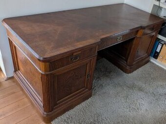 Starožitný psací stůl z masivu