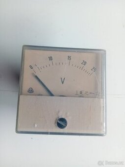 Analogový voltmetr 25V MINI čtvercový