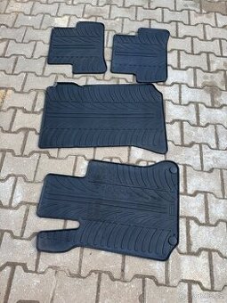Prodám gumové koberečky na Mercedes w203
