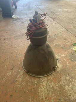 Industriální lampa