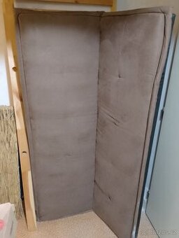 Lehký rozkládací gauč