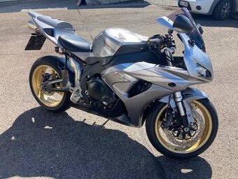 Honda CBR 1000 RR Fireblade 998 ccm 131 kW