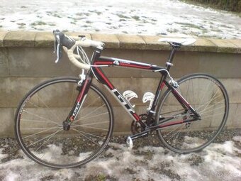 Silniční kolo GT GTR SERIES 4