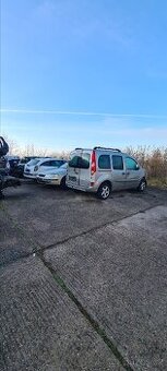 Prodám náhradní díly Renault Kangoo 1.5 dci r.v.2010.