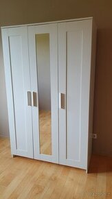 Bílá šatní skříň IKEA Brimnes