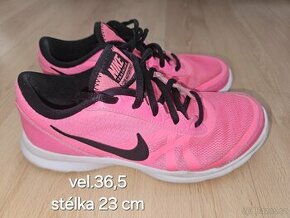 Dámské běžecké boty Nike vel.36,5 cm