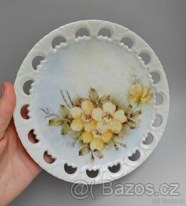 Vintage porcelánový talíř v květinovým vzorem