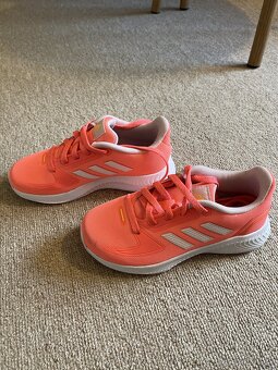 Adidas tenisky vel. 28