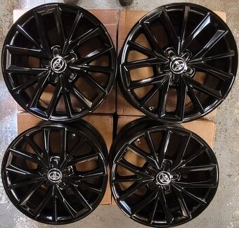 Toyota Corolla XII ,17' alu kola,černé,nové,tpms