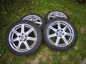 Alu kola originál VW R17 5x112, pneu 225/45 R17 Michelin