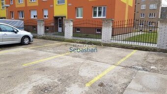 Pronájem parkovacích míst v centru Litvínova - 1