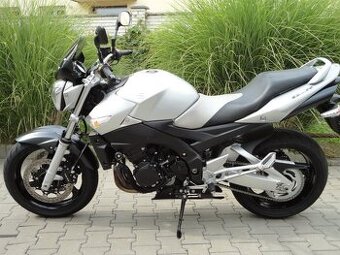SUZUKI GSR600